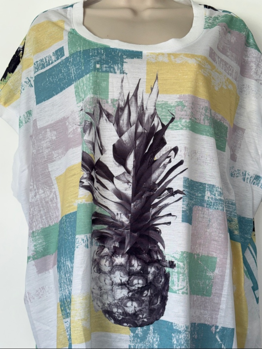 NWOT Penningtons pineapple print top
